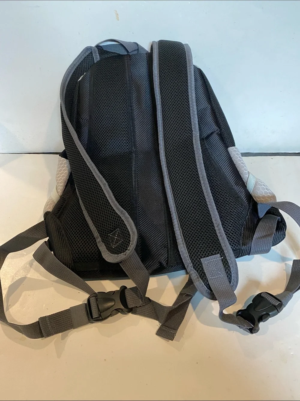 NWOT Breathable Mesh Backpack-Style Pet Carrier for Small Dogs or Cats